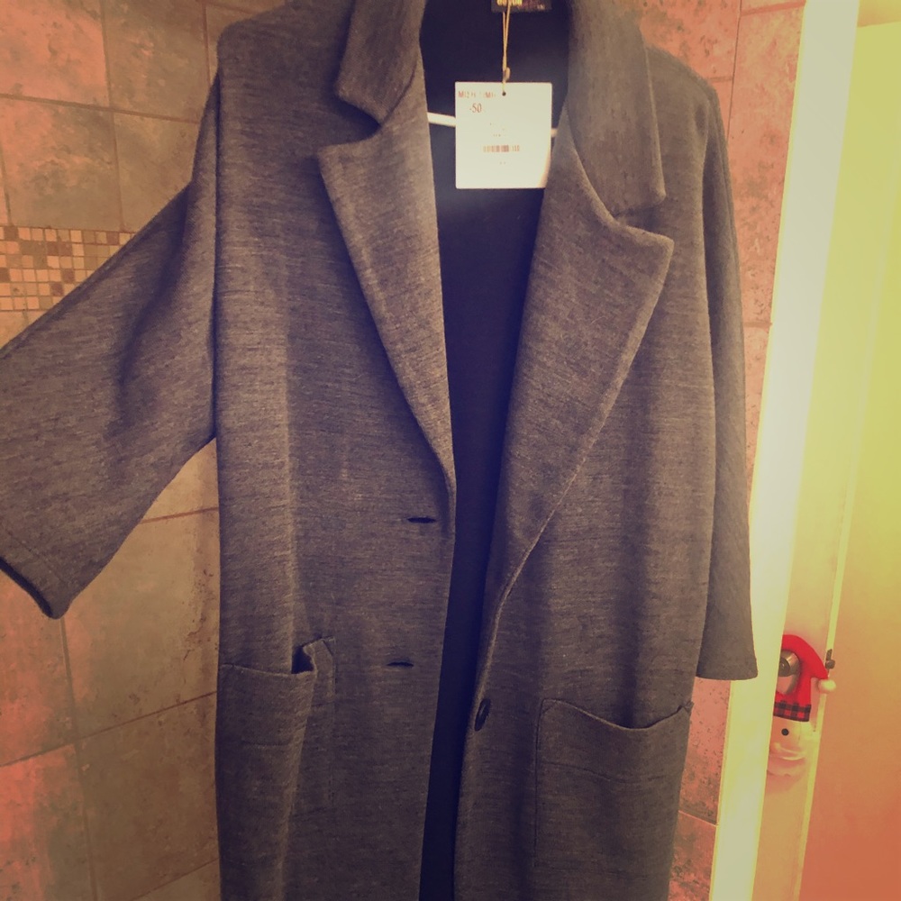 Women’s long crop sleeved coat